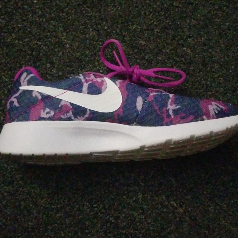 Womens Nike purple camo Tanjun SE sneakers